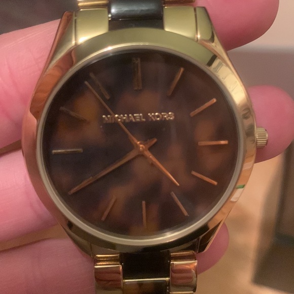Michael Kors Gold watch with Tortoise face & detail - Picture 4 of 5